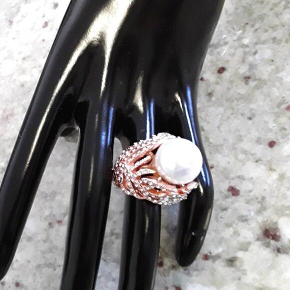 NIB Sz 9 Rose Gold Diamond Rhinestone & Pearl Cocktail Statement Ring - Picture 2 of 6